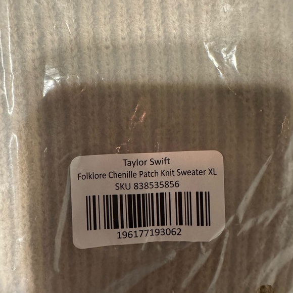 Taylor Swift Folklore Album Chenille Patch Crewneck Sweater & FREE NECKLACE - Picture 9 of 9